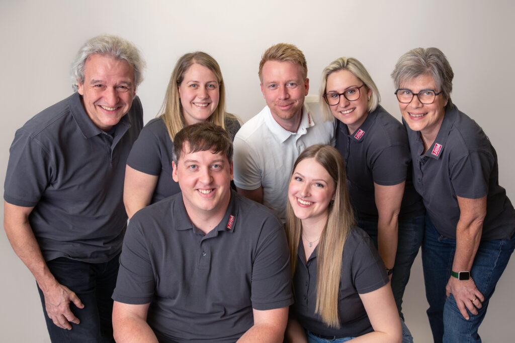 Teamfoto der UBM GmbH – IT-Sicherheitsexpert:innen für Zero Trust, Monitoring und Datenschutz im DACH-Raum.